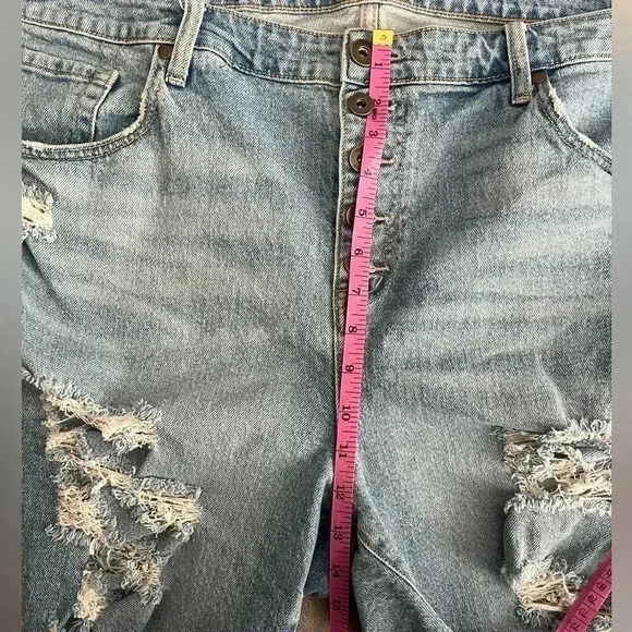 [20]Torrid  Button fly distressed Bermuda Jean Shorts - Picture 5 of 7